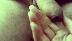 Ella juega con la baba de mi verga mientras graba todo termina en paja y ella bañada en leche pareja real amateur vnkyamo