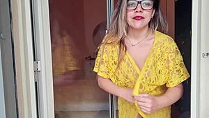 I Masturbate My Big Ass Without Panties in the Room