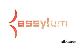 विकेड टीन 18+ ब्रूटल एसाइलम में पेनफुल गैंड ट्रीटमेंट सहती है