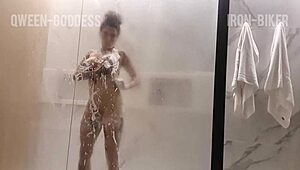 Couple films homemade sex in shower with kissing and licking