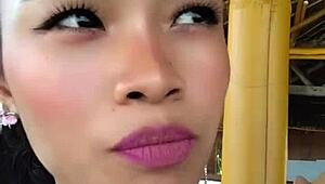 Beauty Shows Off Huge Dead Dick Style Dildo Boldly