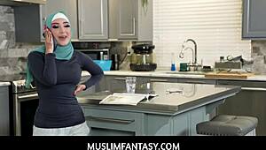 Muslimfantasy - violet gems coach peter green fingers her tight pussy