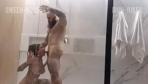 Couple films homemade sex in shower with kissing and licking