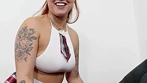 Meia-Irmã Faz Um Belo Boquete Footjob E Ainda Ficou Me Provocando Esfregando A Raba Gigante Dela