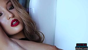 big round ass milf model jeana turner strips softly