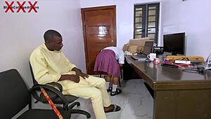 देखो हॉर्नी वाइस प्रिंसिपल ने बड़े ब्लैक डिक से क्या किया पेटाइट 18+ लड़की के साथ ऑफिस में