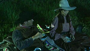 ब्रूक बॉलेंटाइन रैंच हैंड को फायरसाइड आउटडोर में चोदती है!