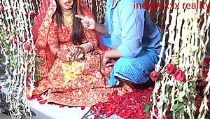 इंडियन स्टेप मॉम देसी सुहागरात में फक होती है