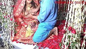 इंडियन स्टेप मॉम देसी सुहागरात में फक होती है