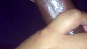 डीपथ्रोट लवर मसिव कॉक्स को इंटेंस पैशन से लेती है