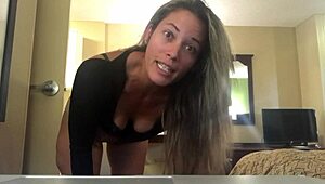 Sexy white milf shakes her big ass on camera