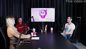 Loira Sente Calor E Tira A Roupa Depois Do Convidado Dizer Que Libertou Uma Mulher Na Casa De Swing - Jow Jow Sheer Red.