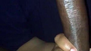 डीपथ्रोट लवर मसिव कॉक्स को इंटेंस पैशन से लेती है