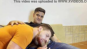 Yuri Gaúcho fucks married man's ass, wife watches via video call in gay sex.