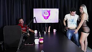 Loira Sente Calor E Tira A Roupa Depois Do Convidado Dizer Que Libertou Uma Mulher Na Casa De Swing - Jow Jow Sheer Red.