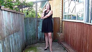 I's a curvy milf smokin and peein outdoors in this amatuer fetish, oh wow!