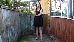 I's a curvy milf smokin and peein outdoors in this amatuer fetish, oh wow!