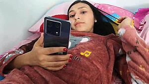 रोसिबेल, स्टेपफादर द्वारा सबसे डिजायर्ड स्टेपडॉटर, कंडोम उतारती है ताकि यह उसकी चूत में खत्म हो जाए