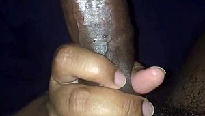 डीपथ्रोट लवर मसिव कॉक्स को इंटेंस पैशन से लेती है