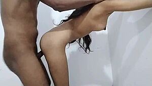 Indian schoolgirl 18+ की first rough fuck देखो, class के बाद!