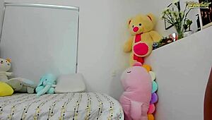 The Cute 19-Year-Old Latina Girl Explores Her Desires in This Video