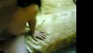 Indian couple shows round ass on webcam
