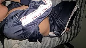 hermoso culo de esta joven estudiante me deja eyacular adentro de ella mientras le exprimo sus enormes tetas lactantes
