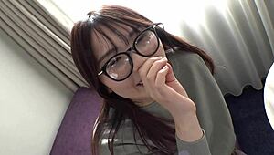 सीरियस ट्यूटर कोहाकू सैसी एच कप चूचियां निप्पल टीज से चढ़ा रही!