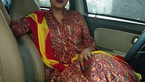 सुंदर पंजाबी वाइफ हसबैंड से कार में फक होती है नया पॉर्न वीडियो 2024