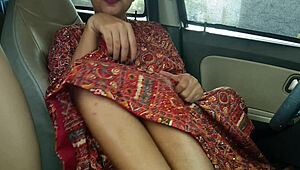 सुंदर पंजाबी वाइफ हसबैंड से कार में फक होती है नया पॉर्न वीडियो 2024