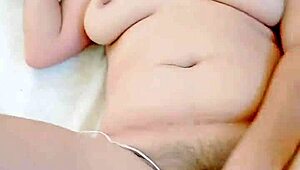 Penetrating this huge dildo makes me cum deliciously, feeling it rock hard inside.