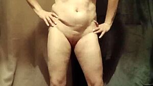 2024 12 02 esclave f striptease. Outdoor humiliation and bondage.