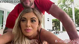 Vivianne eats ass by the pool