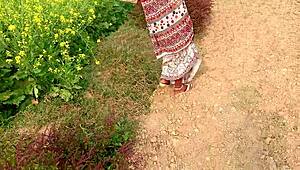 जंगल में भारतीय आंटी के साथ दर्दनाक आउटडोर सेक्स