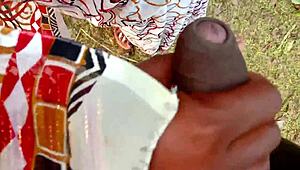 जंगल में भारतीय आंटी के साथ दर्दनाक आउटडोर सेक्स