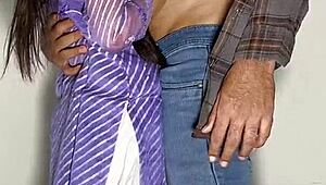 स्कूल मैथ टीचर ने इंग्लिश टीचर से बाथरूम में इंटेंसली मिलन किया