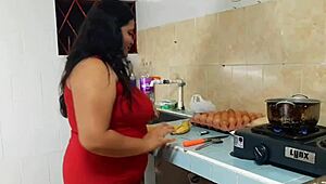 culona gets fucked in the kitchen by an inexperienced young guy