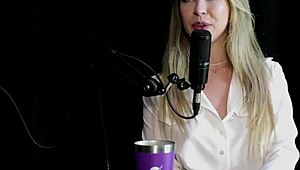 Est� Fazendo Bastante Sexo Anal Gozou Tem Um Vibrador Que A Faz Ter Squirting Sozinha E O Seu Conte�do Com Um Cadeirante - Milena Moreau Sheer Red