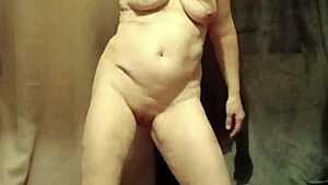 2024 12 02 esclave f striptease. Outdoor humiliation and bondage.