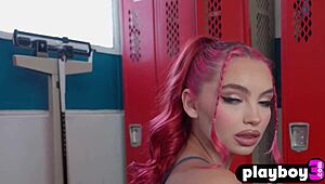 Big Butt Teen Cheerleader Mackenzie Holmes Gets Exposed In Dressing Room