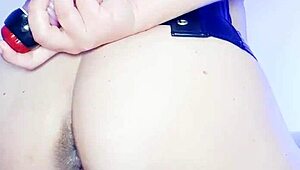 madrastra puta latina colombiana de cameltoe gigante seduce a su hijastro masturbándose la vagina y el culo le encanta la doble penetración usa bhabhi desi sex xxx usa american united states