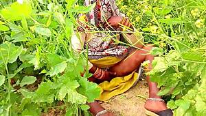 जंगल में भारतीय आंटी के साथ दर्दनाक आउटडोर सेक्स