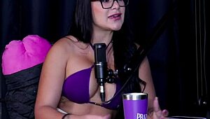 Est� Fazendo Bastante Sexo Anal Gozou Tem Um Vibrador Que A Faz Ter Squirting Sozinha E O Seu Conte�do Com Um Cadeirante - Milena Moreau Sheer Red