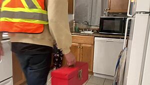 लिटिल कॉक स्टार्व्ड व्होर चूसती है लंड और खाती है ताजा जिज्म पहली बार नहीं