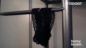 गर्म चेक ब्लॉन्ड जेनी वाइल्ड को बड़ा लंड वाला अजनबी ने हॉस्टल में चोदा