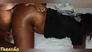 socando na preta de quatro com lingua e pau