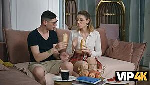 Couple Enjoys Sex With Ass Rimjob And Licking On Sofa With Beautiful Blonde Nerd 😘