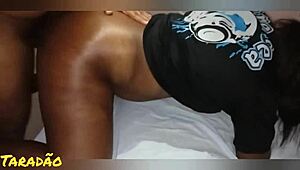 socando na preta de quatro com lingua e pau