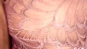 Anh ấy vội chịch em không kịp cởi quần