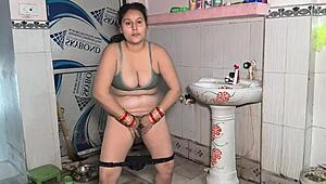 देसी गर्ल पूजा भाभी लंड पर सवार 😈